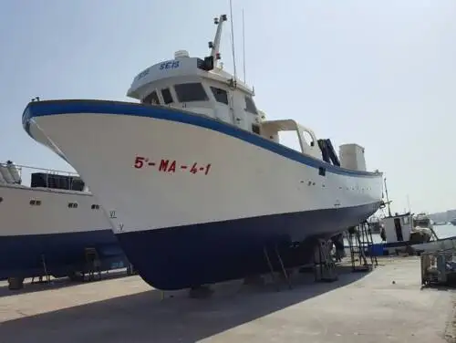 Tàu làm việc để bán