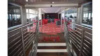 Tàu du lịch để bán