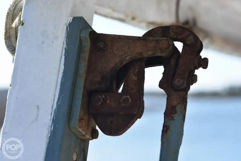 Tàu câu dài để bán