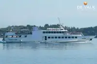 Tàu chở khách rao bán