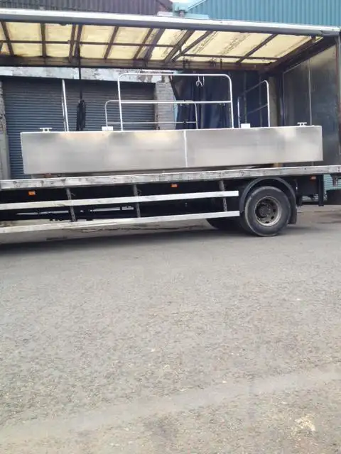 Tàu container để bán