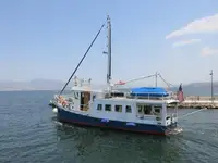 Tàu kéo lưới để bán
