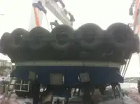 Tàu chở thủy thủ đoàn để bán