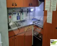 Tàu chở thủy thủ đoàn để bán