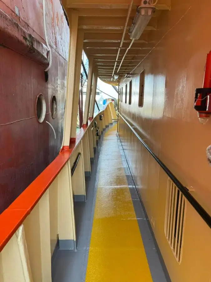 Tàu container để bán