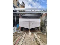 Tàu làm việc để bán