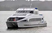 Tàu hai thân để bán