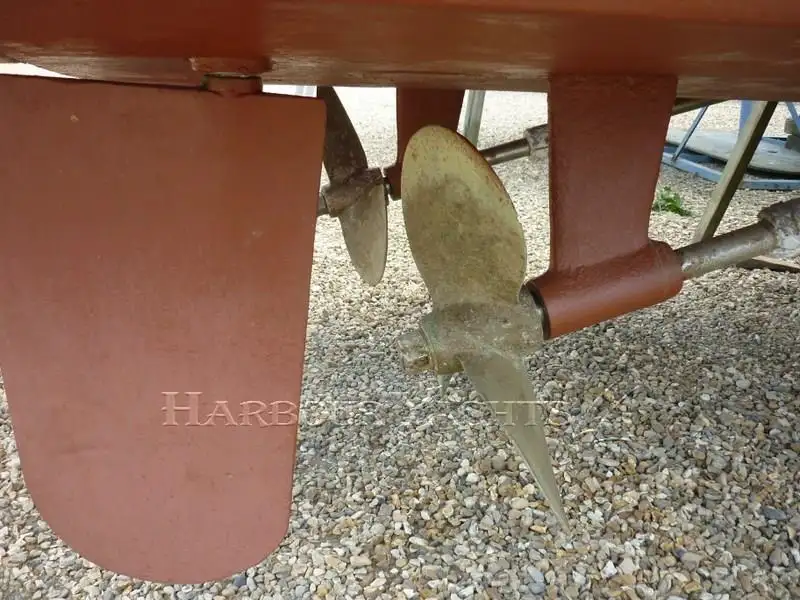 Tàu kéo lưới để bán