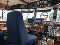 Tàu làm việc để bán
