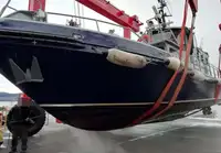 Tàu làm việc để bán