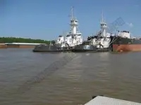Tàu kéo để bán