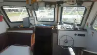 Tàu kéo lưới để bán