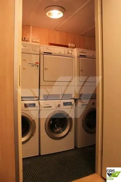 Sà lan chở người để bán