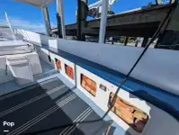 Tàu chở khách và hàng hóa để bán
