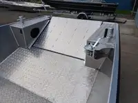 Tàu đổ bộ, chở hàng để bán