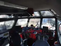 Tàu chở thủy thủ đoàn để bán