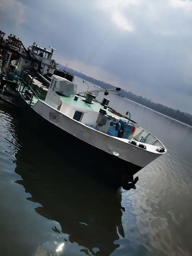 Tàu nạo vét để bán