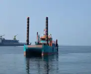 Tàu làm việc để bán