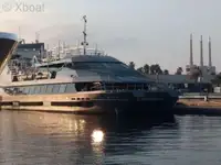Tàu du lịch để bán