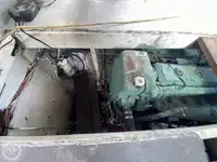 Tàu kéo lưới để bán