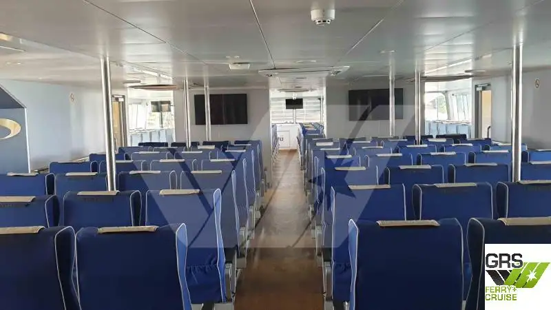 Tàu du lịch để bán