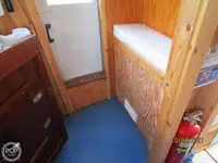 Tàu kéo lưới để bán