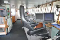 Tàu kéo để bán