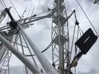 Tàu kéo lưới để bán