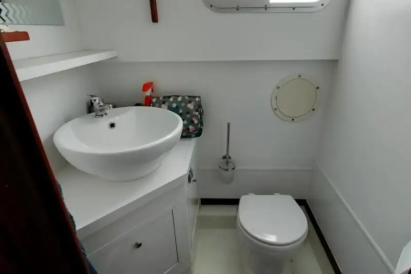 Tàu kéo lưới để bán
