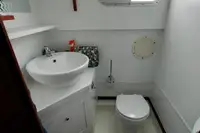 Tàu kéo lưới để bán