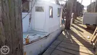 Tàu kéo lưới để bán