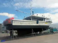 Tàu câu dài để bán