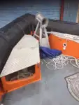 Tàu chở thủy thủ đoàn để bán