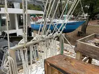 Tàu kéo lưới để bán