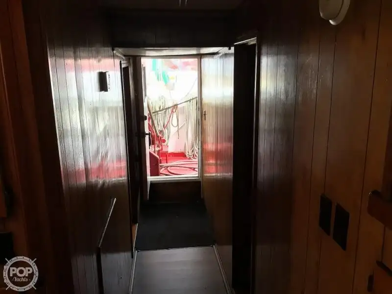 Tàu kéo lưới để bán