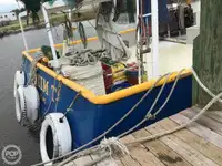 Tàu kéo lưới để bán