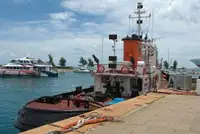 Tàu kéo để bán