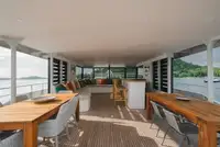 Tàu khảo sát để bán