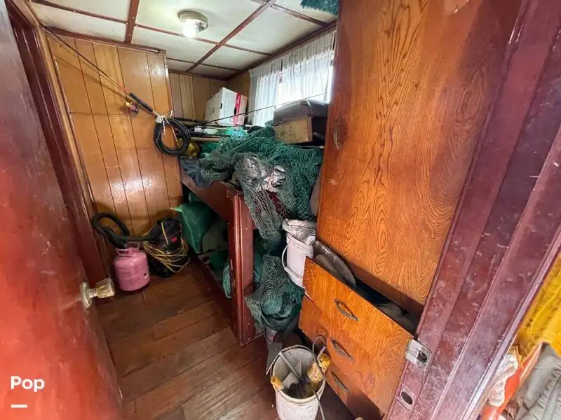 Tàu kéo lưới để bán