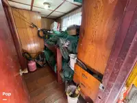 Tàu kéo lưới để bán