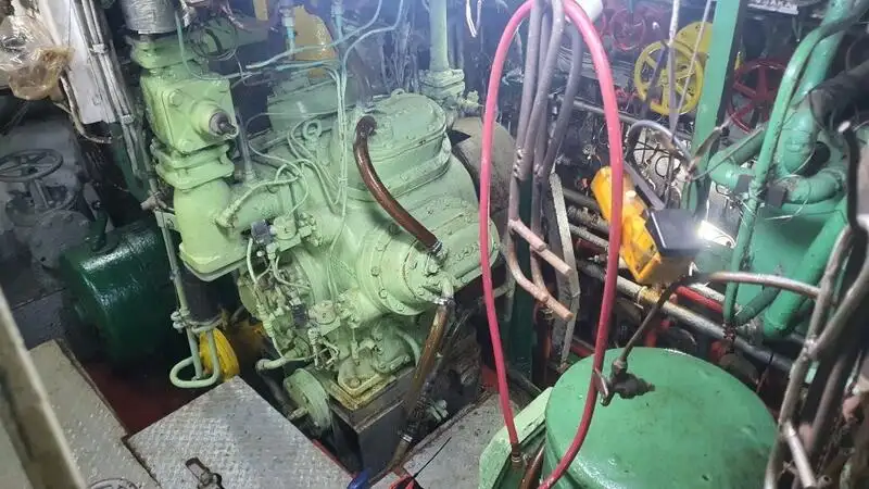 Tàu câu dài để bán