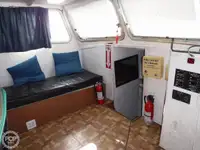 Tàu kéo lưới để bán