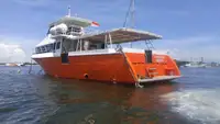 Tàu chở thủy thủ đoàn để bán
