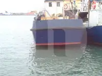 Tàu làm việc để bán