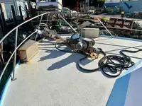 Tàu kéo lưới để bán