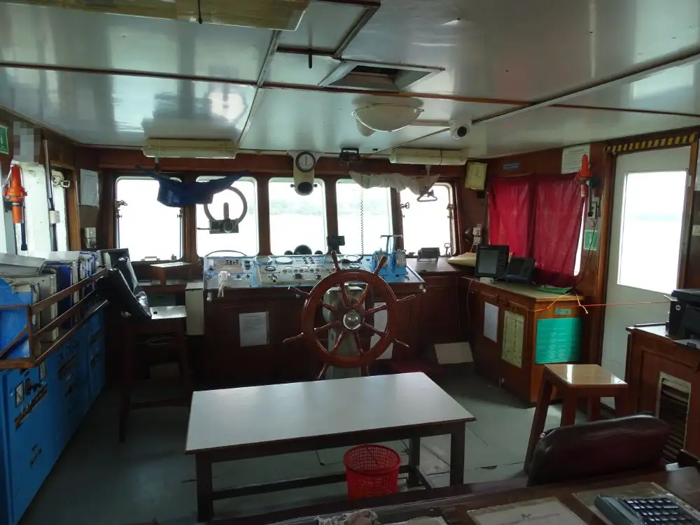 Tàu kéo để bán