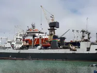 Tàu kéo lưới để bán