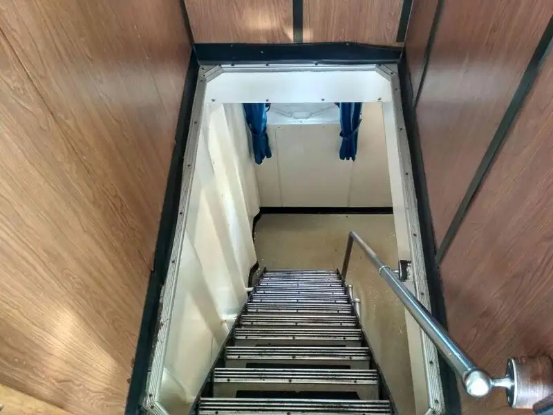 Tàu kéo lưới để bán