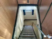 Tàu kéo lưới để bán