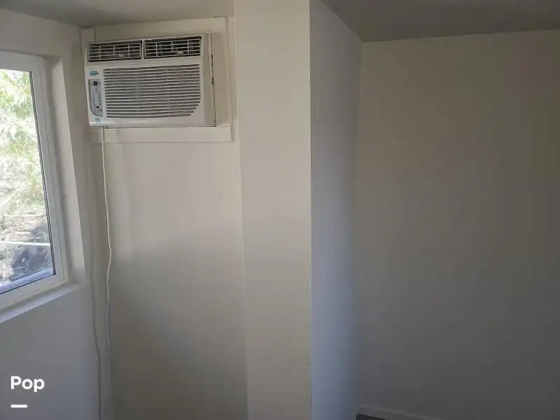Tàu kéo lưới để bán